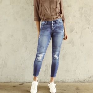 Kan Can Distressed Motto Button Down Jeans